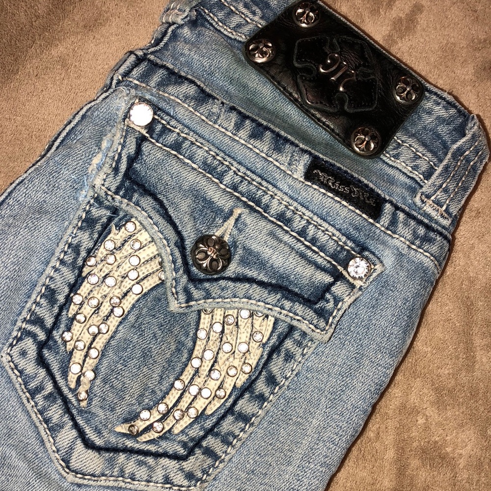 Miss Me Fallen Angel Wings Capri. Size 25